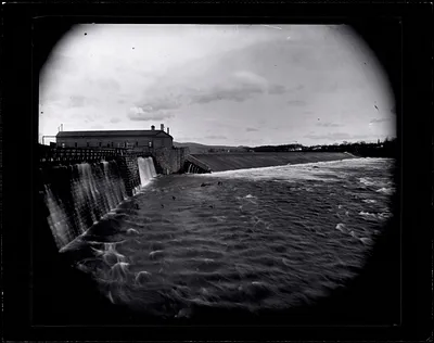 Holyoke wooden dam and canal gatehouse