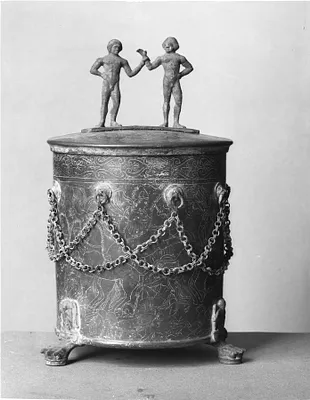 Cista with Cover Depicting the Conflict of the Gauls and Etruscans
