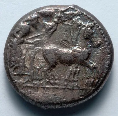 Tetradrachm: Quadriga, Nike (obverse)