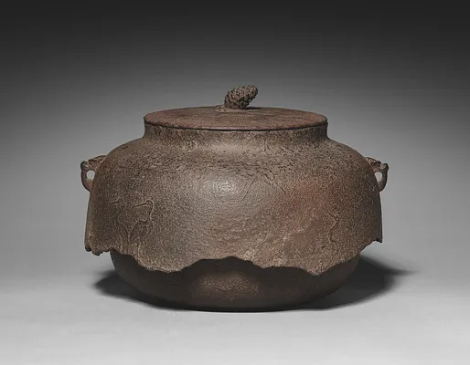 Kettle with Crane Design