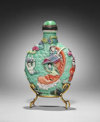 Flattened Ovoid Snuff Bottle with Stopper