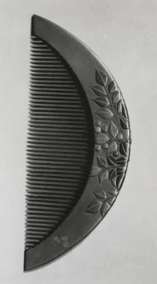Ornamental Comb (kushi) with Nandina