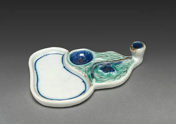 Ink Palette in the Shape of a Gourd
