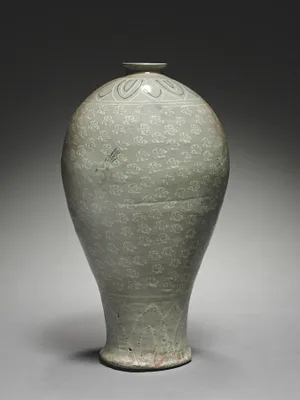 Prunus Vase with Inlaid Clouds and Flying Cranes Design
