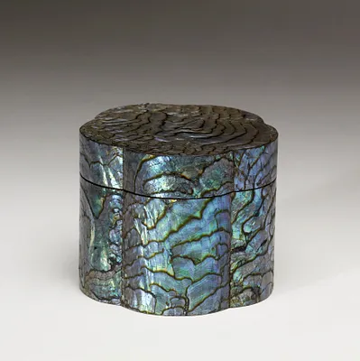 Plum Blossom-Shaped Kogo