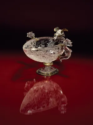 Footed Bowl with Birds Drinking from Basin