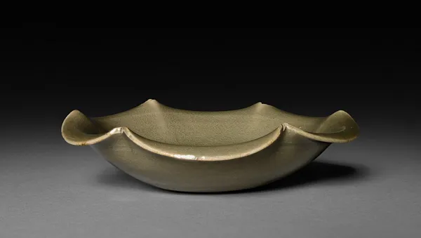 Foliated Saucer:  Yaozhou Ware