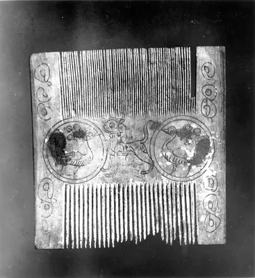 Comb with Peacocks, Cheetah, and Scrolls