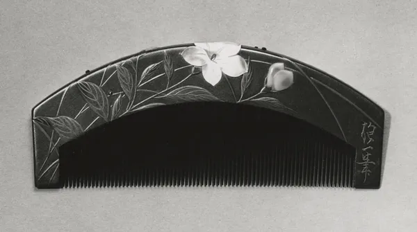 Ornamental Comb (kushi) with Chinese Bellflowers