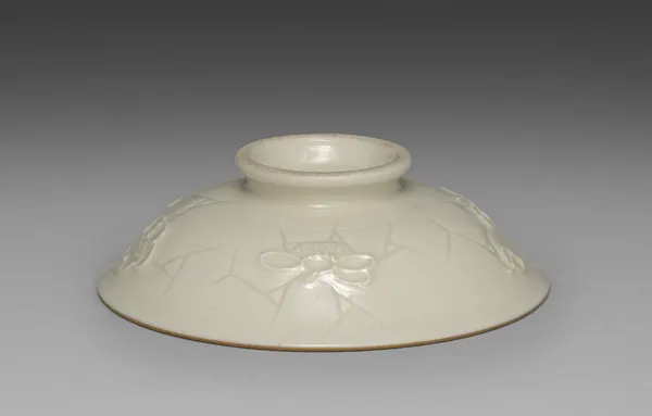 Cover for a Bowl from Dining Set with Plum Blossoms and Cracked-Ice