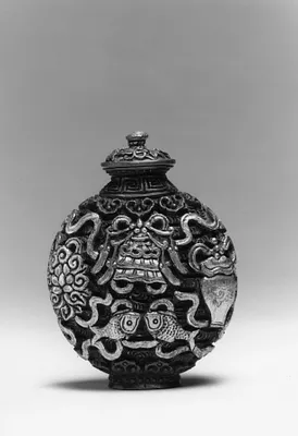 Snuff Bottle with Buddhist Emblems