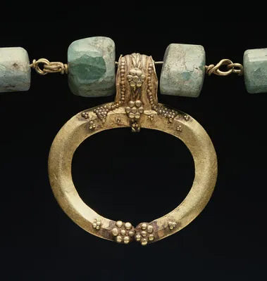 Necklace with ""Lunula""