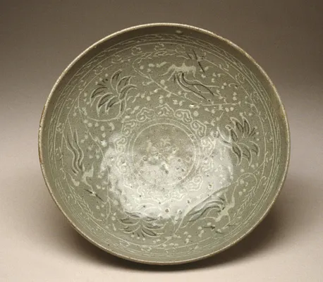 Bowl with Inlaid Design of Phoenixes and Scrolling Peonies
