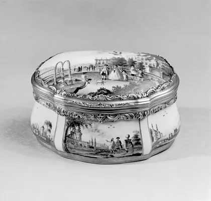 Cartouche-Shaped Snuffbox Depicting Views of Towns
