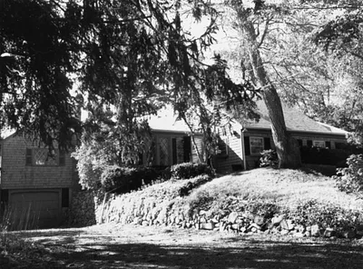 The Ellis Hamblin (1806-1871) homestead was built in 1838 on the west side of River Road