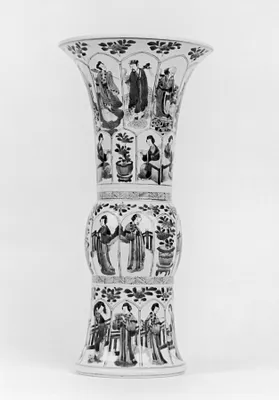 One Piece of a Mantle Garniture in the ""Lange Eleizen"" (Tall Gal) Pattern