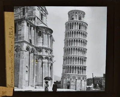 Photograph of Leaning Tower of Pisa, Italy